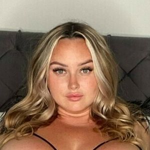 Bustyhollyy