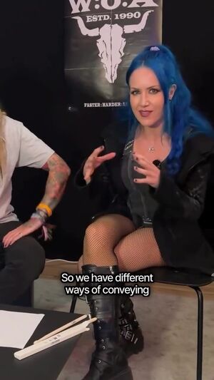 AWhiteGluz preview