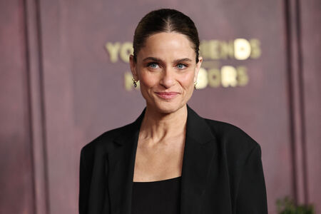 Amanda Peet preview