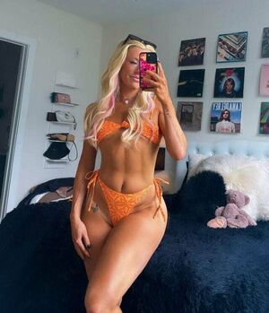 Amelia Elsa Robbins preview