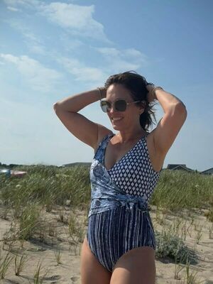 Amy Jo Johnson preview