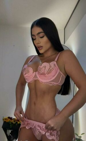 Ana Gandica preview