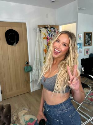 Anna Camp preview