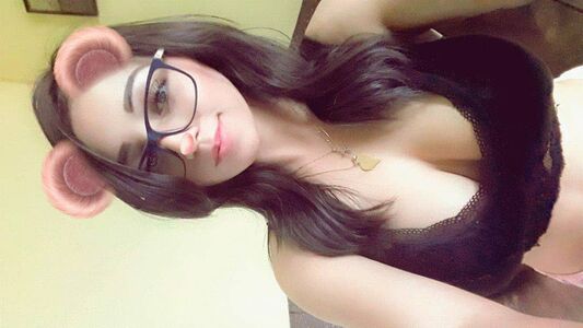 Arely Walle preview