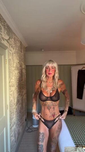 Astrid Zeegen Holt preview
